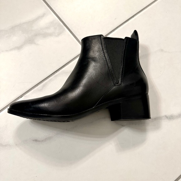 Cole Haan Black Leather Marine Pointed Toe Chelsea Ankle Booties SZ 6 - Picture 11 of 15